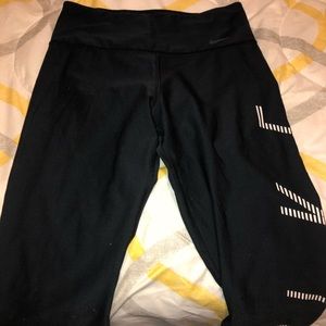 NIKE CROPPED LEGGINGS